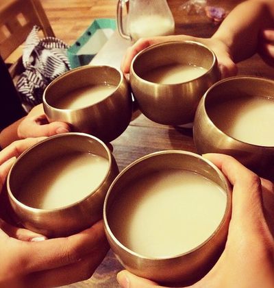 ソウル美人の秘訣はマッコリにあり 今夜は旬なマッコリバーで乾杯 おすすめ旅行を探すならトラベルブック Travelbook ソウル美人の秘訣はマッコリにあり 今夜は旬なマッコリバーで乾杯 おすすめ旅行を探すならトラベルブック Travelbook
