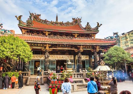 台湾 最高のパワースポット 龍山寺 周辺のおすすめ観光地8選 おすすめ旅行を探すならトラベルブック Travelbook 台湾 最高のパワースポット 龍山寺 周辺のおすすめ観光地8選 おすすめ旅行を探すならトラベルブック Travelbook