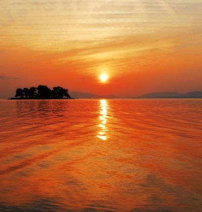 松江 宍道湖に沈む夕日にうっとりする観光スポット5選 おすすめ旅行を探すならトラベルブック Travelbook 松江 宍道湖に沈む夕日にうっとりする観光スポット5選 おすすめ旅行を探すならトラベルブック Travelbook