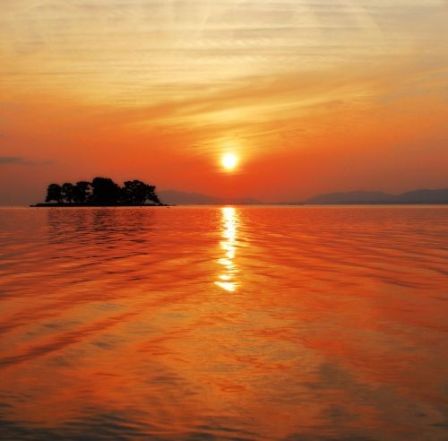 松江 宍道湖に沈む夕日にうっとりする観光スポット5選 おすすめ旅行を探すならトラベルブック Travelbook 松江 宍道湖に沈む夕日にうっとりする観光スポット5選 おすすめ旅行を探すならトラベルブック Travelbook