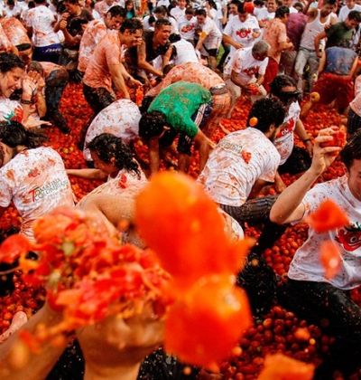 スペイン 世界一エキサイティング 年に一度のトマト祭りの楽しみ方 おすすめ旅行を探すならトラベルブック Travelbook スペイン 世界一エキサイティング 年に一度のトマト祭りの楽しみ方 おすすめ旅行を探すならトラベルブック Travelbook