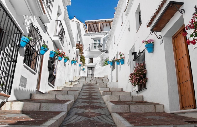 スペイン バルセロナやマドリードだけじゃない 魅力溢れる地方都市５選 おすすめ旅行を探すならトラベルブック Travelbook