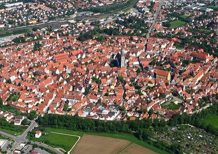 ドイツ 進撃の巨人の世界のモデルになった ネルトリンゲン の楽しみ方 おすすめ旅行を探すならトラベルブック Travelbook ドイツ 進撃の巨人の世界のモデルになった ネルトリンゲン の楽しみ方 おすすめ旅行を探すならトラベルブック Travelbook