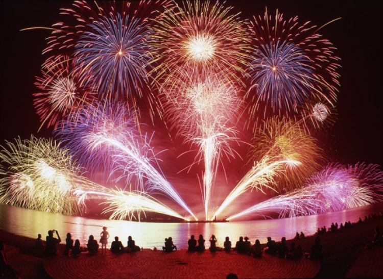 関西の花火大会２０２１ 夏を彩るド派手な花火 関西６府県の花火大会