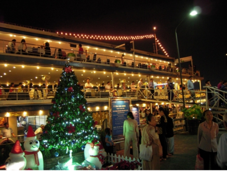 ホーチミン ベトナムの美しい夜景を楽しむサイゴン川でのディナークルーズ５選 おすすめ旅行を探すならトラベルブック Travelbook