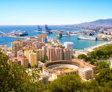 スペイン マラガでおすすめの観光地10選 中世建築のカテドラルがある世界的なリゾート都市 おすすめ旅行を探すならトラベルブック Travelbook スペイン マラガでおすすめの観光地10選 中世建築のカテドラルがある世界的なリゾート都市 おすすめ旅行を探すならトラベルブック Travelbook