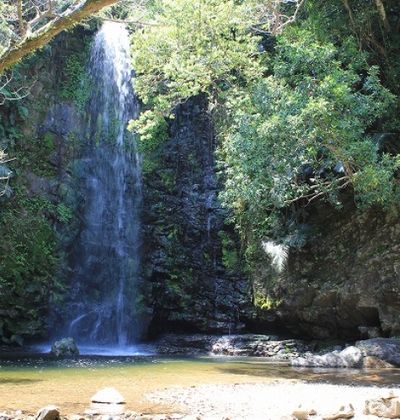 沖縄本島で行ってみたいパワースポットとして有名な人気の滝5選 おすすめ旅行を探すならトラベルブック Travelbook 沖縄本島で行ってみたいパワースポットとして有名な人気の滝5選 おすすめ旅行を探すならトラベルブック Travelbook