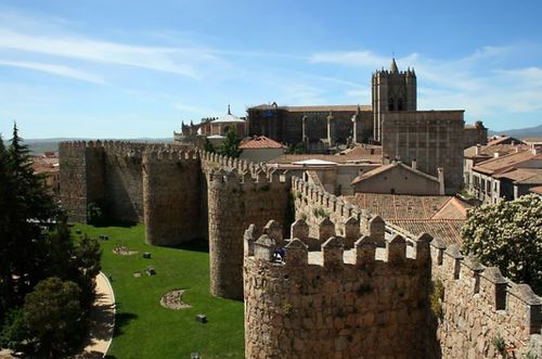 スペイン】城壁と聖人の町と呼ばれる世界遺産「アビラ旧市街と市壁外の