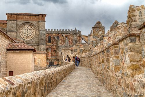 スペイン】城壁と聖人の町と呼ばれる世界遺産「アビラ旧市街と市壁外の