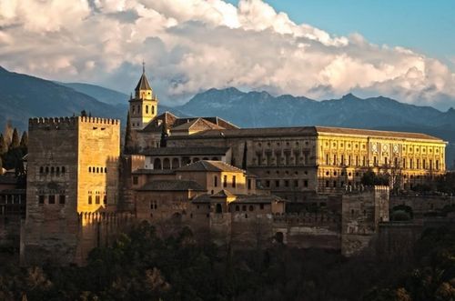 スペイン】イスラム文化の最高傑作と言われる宮殿！世界遺産