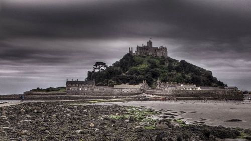 イギリス まるでモンサンミッシェル 知られざるケルトの聖地 セント マイケルズ マウント おすすめ旅行を探すならトラベルブック Travelbook