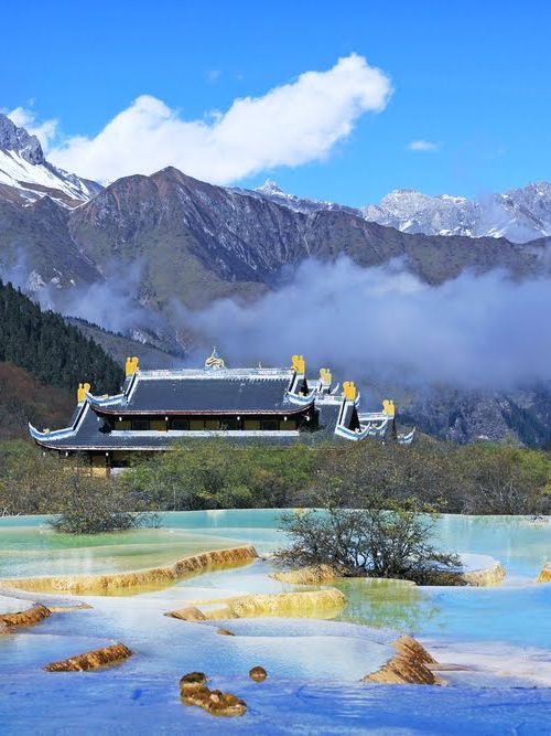中国 世界遺産 黄龍風景区 の観光ガイド この世のものとは思えぬ美しすぎる峡谷 おすすめ旅行を探すならトラベルブック Travelbook 中国 世界遺産 黄龍風景区 の観光ガイド この世のものとは思えぬ美しすぎる峡谷 おすすめ旅行を探すならトラベルブック Travelbook