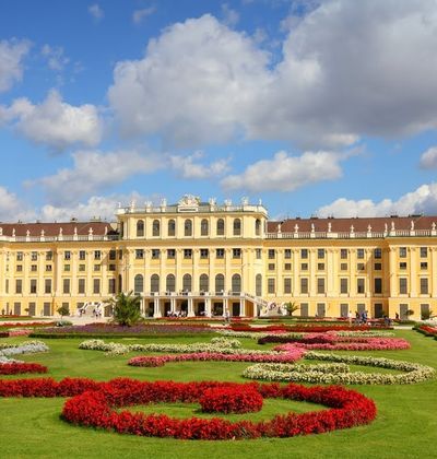 オーストリア ハプスブルク家の華麗なる威光 シェーンブルン宮殿と庭園群 おすすめ旅行を探すならトラベルブック Travelbook オーストリア ハプスブルク家の華麗なる威光 シェーンブルン宮殿と庭園群 おすすめ旅行を探すならトラベルブック Travelbook
