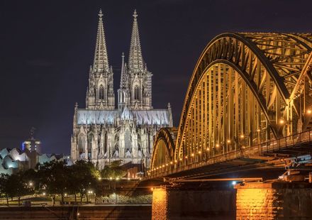 ドイツ 世界最大のゴシック建築 ケルン大聖堂 観光の見どころ 行き方まとめ おすすめ旅行を探すならトラベルブック Travelbook ドイツ 世界最大のゴシック建築 ケルン大聖堂 観光の見どころ 行き方まとめ おすすめ旅行を探すならトラベルブック Travelbook