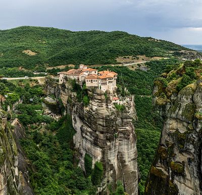 ギリシャ 雲の上の世界遺産 メテオラの修道院群 観光の見どころガイド おすすめ旅行を探すならトラベルブック Travelbook