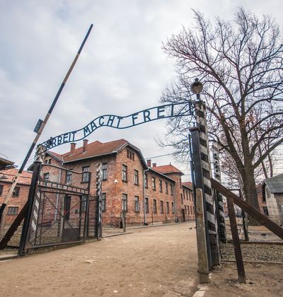 ポーランド 世界遺産アウシュヴィッツ観光ガイド ホロコーストの悲劇から行き方まで おすすめ旅行を探すならトラベルブック Travelbook ポーランド 世界遺産アウシュヴィッツ観光ガイド ホロコーストの悲劇から行き方まで おすすめ旅行を探すならトラベルブック Travelbook
