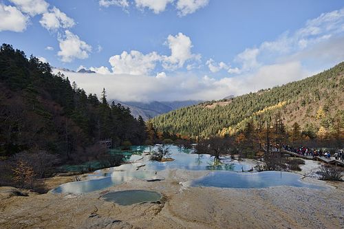 中国】世界遺産「黄龍風景区」の観光ガイド：この世のものとは