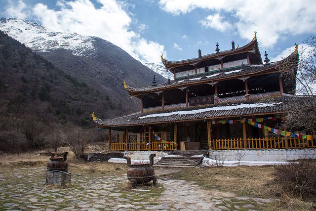 【中国】世界遺産「黄龍風景区」の観光ガイド:この世のものとは思えぬ美しすぎる峡谷 - おすすめ旅行を探すならトラベルブック(TravelBook)