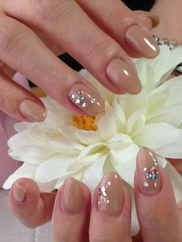 シンプルで大人可愛い秋ネイル この秋人気のトレンドまとめ おすすめ旅行を探すならトラベルブック女子旅