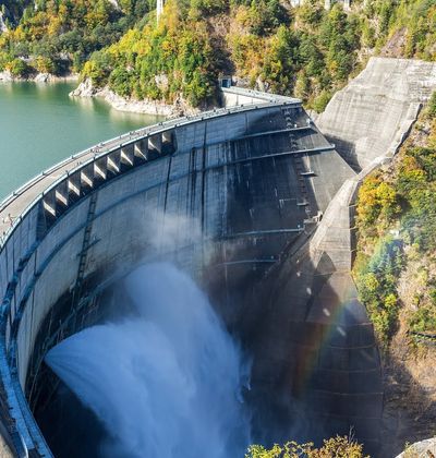 日本一の高さ 黒部ダムの見どころや行き方 放水情報総まとめ おすすめ旅行を探すならトラベルブック Travelbook 日本一の高さ 黒部ダムの見どころや行き方 放水情報総まとめ おすすめ旅行を探すならトラベルブック Travelbook