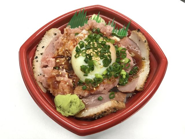 丼丸(どんまる)のおすすめ海鮮丼:写真で見るメニュー全83種 - おすすめ旅行を探すならトラベルブック(TravelBook)