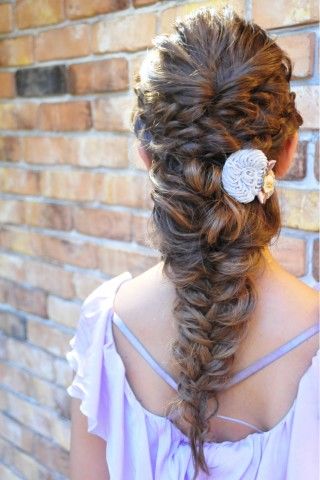 結婚式の髪型 ヘアスタイル 華やかなお呼ばれヘアアレンジ 自分らしい便利な暮らしを トラベルブック Travelbook