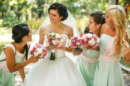 結婚式の髪型 ヘアスタイル 華やかなお呼ばれヘアアレンジ トラブルブック