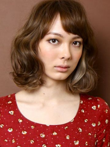 ミディアムの髪型 ヘアスタイル おしゃれ度がぐっと上がる トラブルブック