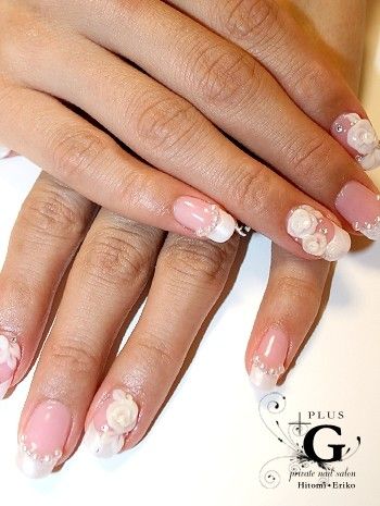 ドレスにぴったりのおすすめブライダルネイル 大切な日を美しく彩ろう 自分らしい便利な暮らしを トラベルブック Travelbook