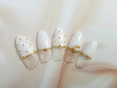 ドレスにぴったりのおすすめブライダルネイル 大切な日を美しく彩ろう 自分らしい便利な暮らしを トラベルブック Travelbook