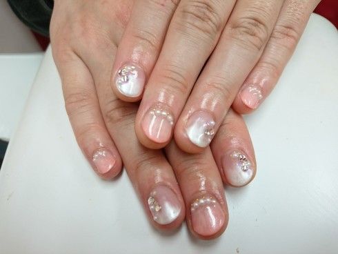 ドレスにぴったりのおすすめブライダルネイル 大切な日を美しく彩ろう 自分らしい便利な暮らしを トラベルブック Travelbook