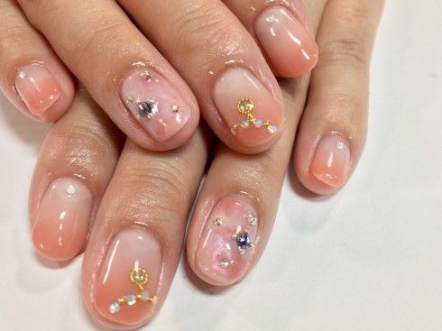 グラデーションネイルのおすすめデザインまとめ 参考にいかが 自分らしい便利な暮らしを トラベルブック Travelbook グラデーションネイルのおすすめデザインまとめ 参考にいかが 自分らしい便利な暮らしを トラベルブック Travelbook
