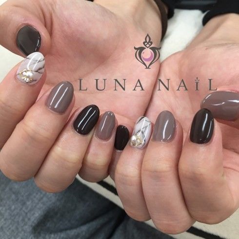 大理石ネイルのおすすめデザイン 高級感のある上品な指先に 自分らしい便利な暮らしを トラベルブック Travelbook