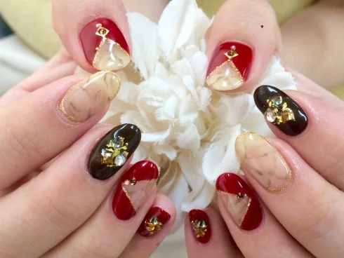 大理石ネイルのおすすめデザイン 高級感のある上品な指先に 自分らしい便利な暮らしを トラベルブック Travelbook