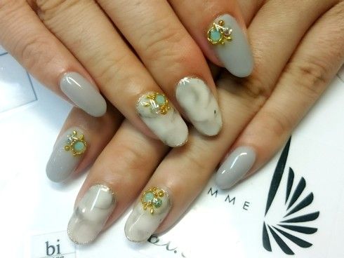 大理石ネイルのおすすめデザイン 高級感のある上品な指先に 自分らしい便利な暮らしを トラベルブック Travelbook