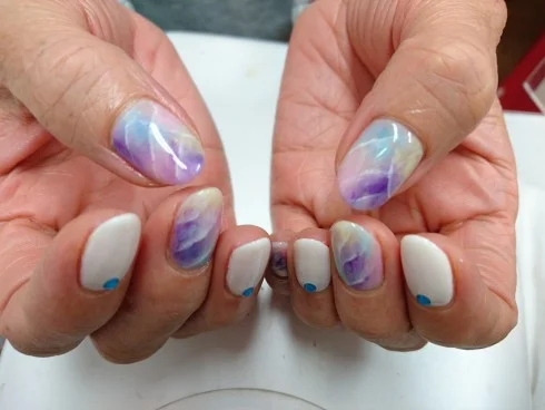 大理石ネイルのおすすめデザイン 高級感のある上品な指先に 自分らしい便利な暮らしを トラベルブック Travelbook