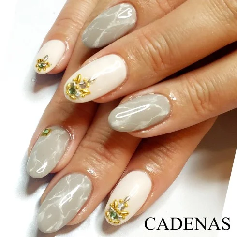 大理石ネイルのおすすめデザイン 高級感のある上品な指先に 自分らしい便利な暮らしを トラベルブック Travelbook