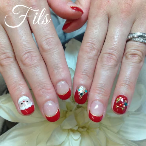 クリスマスネイル決定版 パーティーにおすすめのネイルがたくさん 自分らしい便利な暮らしを トラベルブック Travelbook