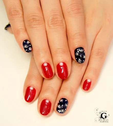 クリスマスネイル決定版 パーティーにおすすめのネイルがたくさん 自分らしい便利な暮らしを トラベルブック Travelbook