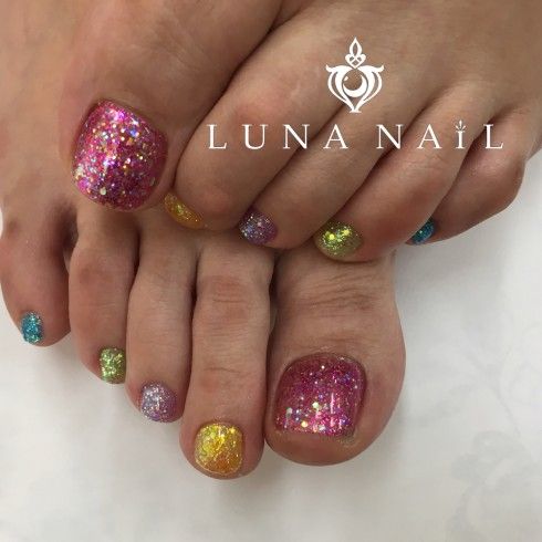 春になったら裸足になろう おすすめフットネイル 自分らしい便利な暮らしを トラベルブック Travelbook