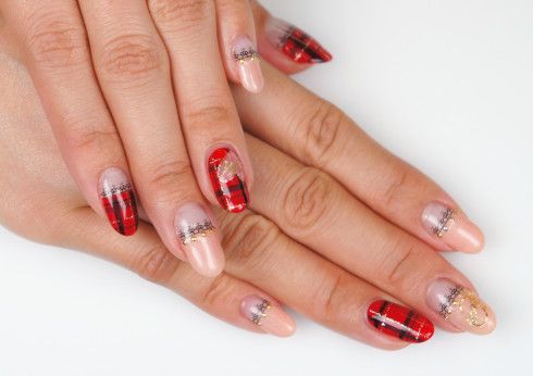 指先を美しく見せる赤ネイルのおすすめデザインまとめ 自分らしい便利な暮らしを トラベルブック Travelbook