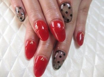 指先を美しく見せる赤ネイルのおすすめデザインまとめ 自分らしい便利な暮らしを トラベルブック Travelbook