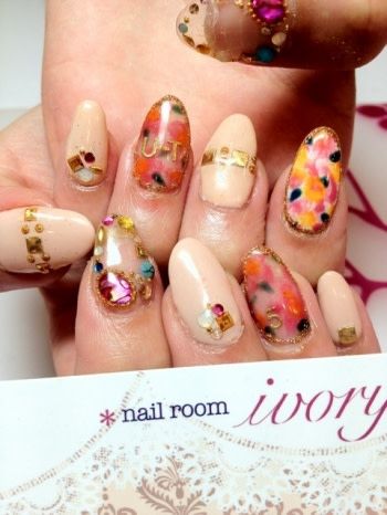 年中使えるクリアネイルのおすすめデザイン 透明感溢れる指先に 自分らしい便利な暮らしを トラベルブック Travelbook