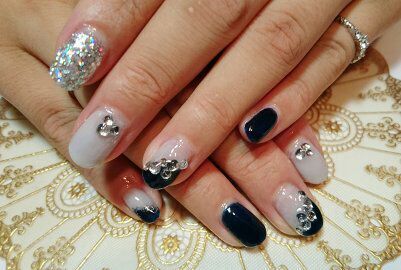 おすすめのグレーネイルデザイン シンプル可愛いがたくさん 自分らしい便利な暮らしを トラベルブック Travelbook