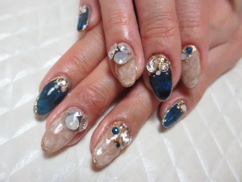 大人可愛いマーブルネイルのおすすめデザイン 自分らしい便利な暮らしを トラベルブック Travelbook