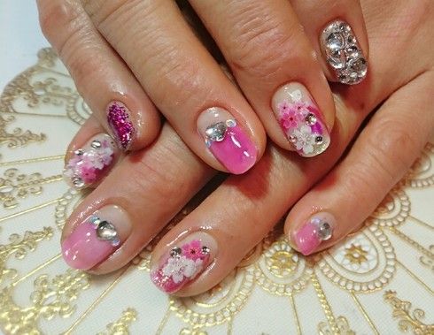 春にぴったり桜のおすすめネイルデザインまとめ 自分らしい便利な暮らしを トラベルブック Travelbook