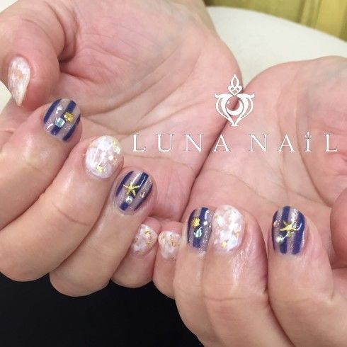 深みのあるネイビーネイルの大人可愛いデザイン おすすめ旅行を探すならトラベルブック女子旅