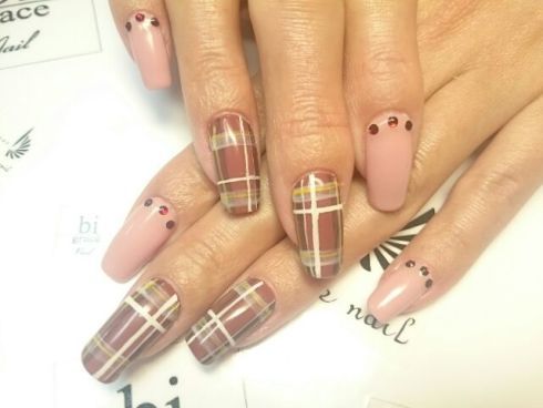 トレンドのチェック柄ネイルで指先オシャレ おすすめデザイン おすすめ旅行を探すならトラベルブック女子旅