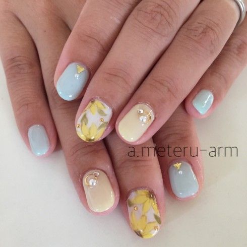 ひまわりネイルで指先から元気に おすすめデザイン おすすめ旅行を探すならトラベルブック女子旅