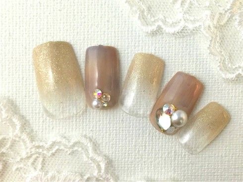 グレージュの上品なネイルデザイン 落ち着きのある上品カラー おすすめ旅行を探すならトラベルブック女子旅